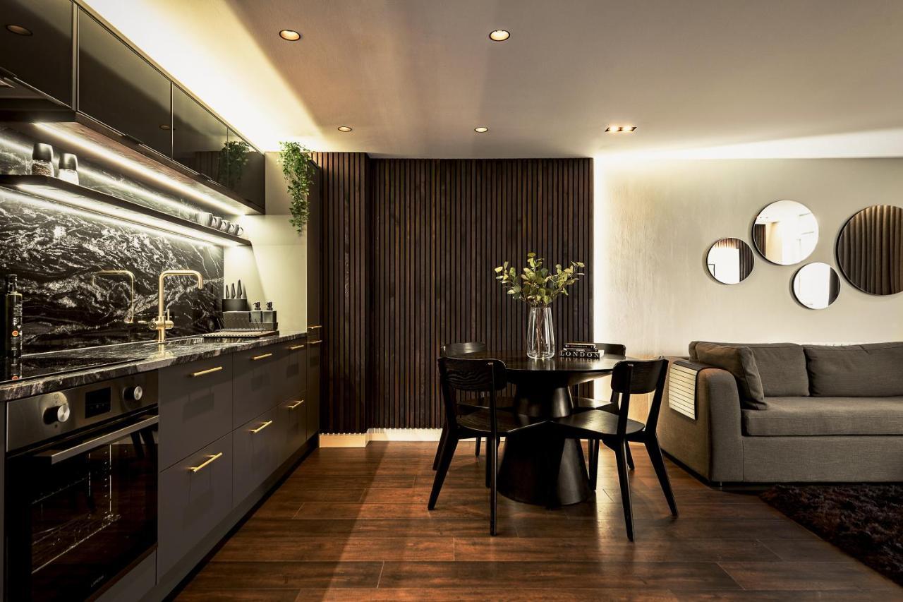 Apartment The Acacia, Luxury With Private Balcony + Parking