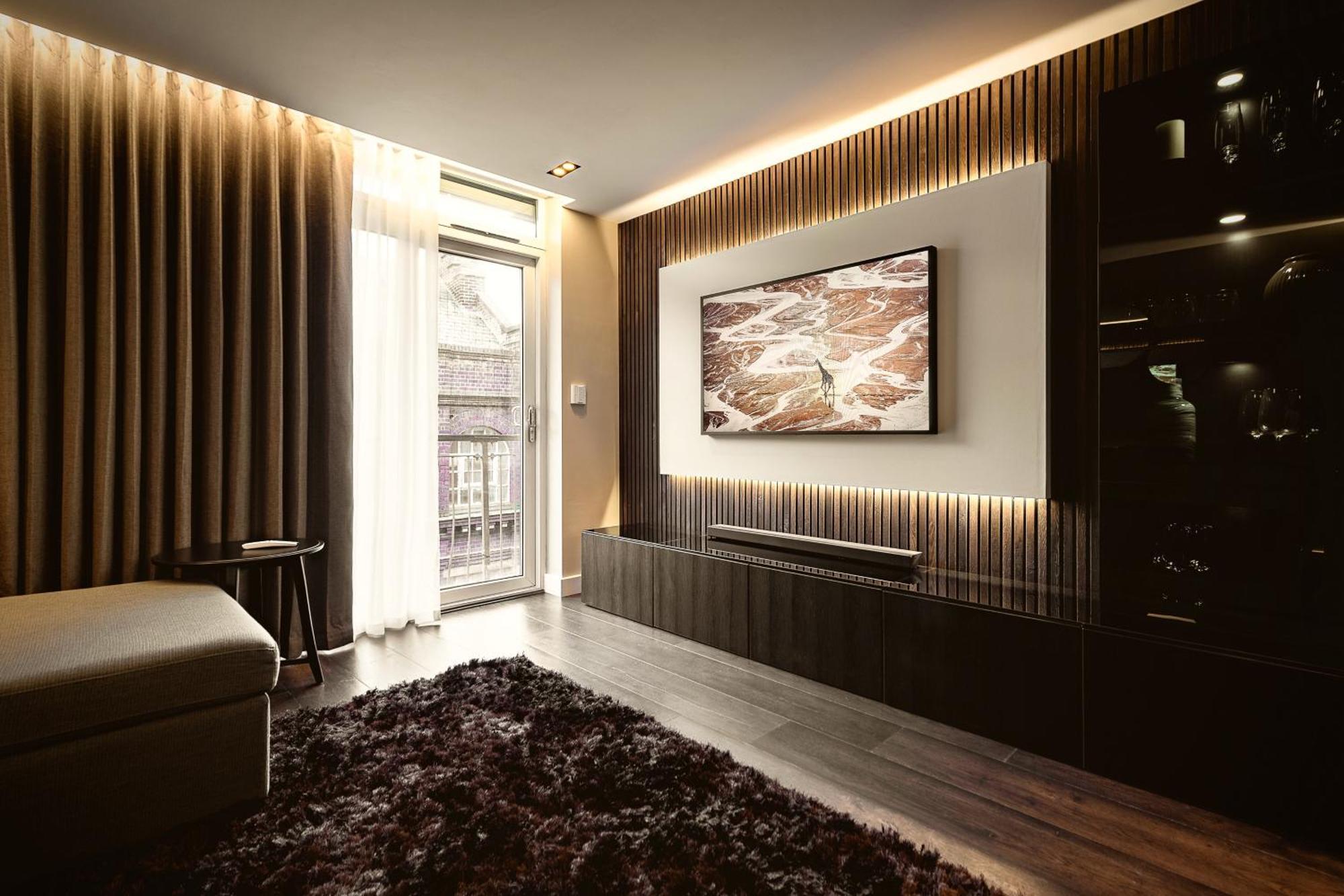 Apartment The Acacia, Luxury With Private Balcony + Parking *